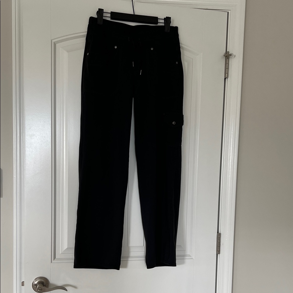 Kuhl Mova Straight Legged Black Stretch Cargo Pants Size 6 Short